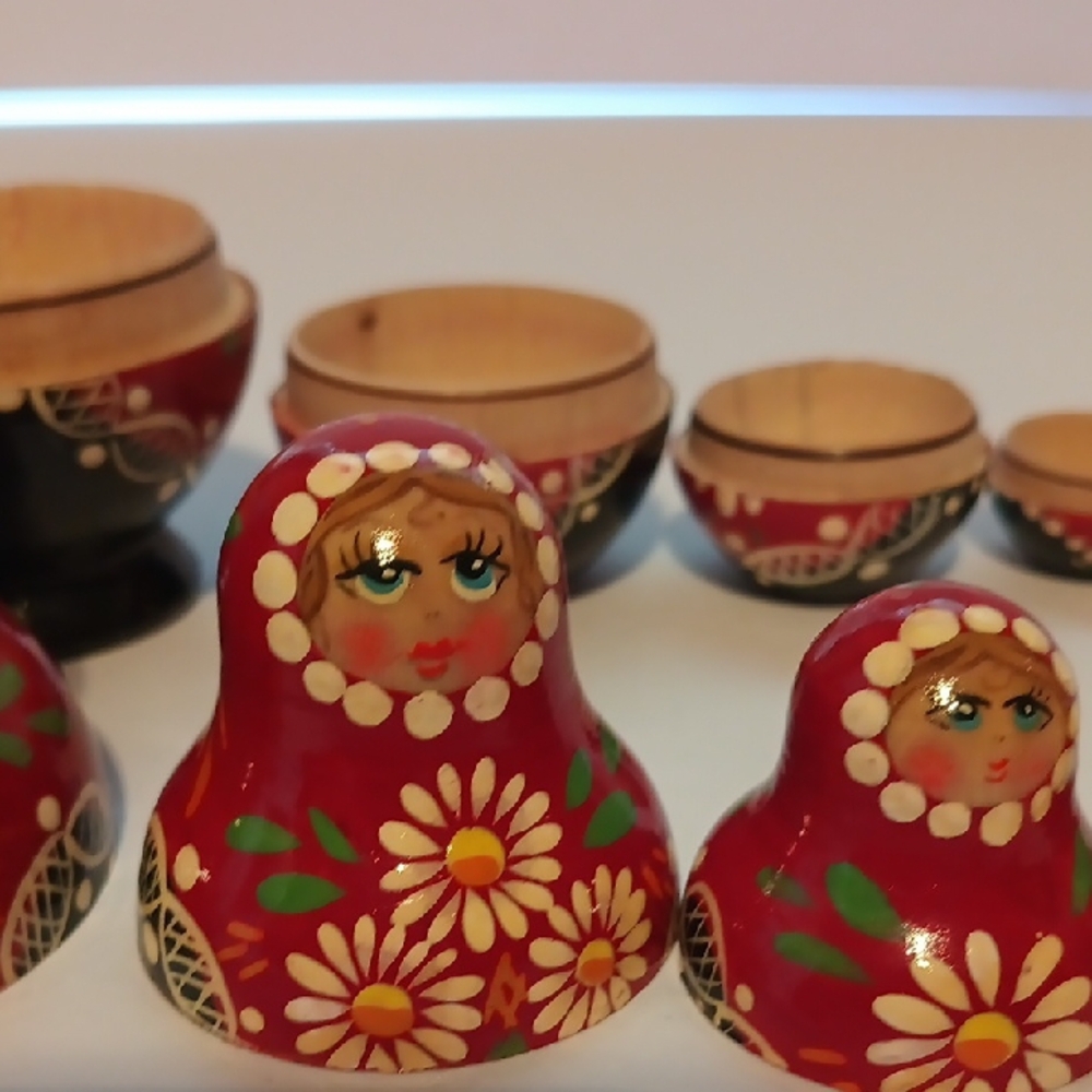 Vintage Russian Nesting Dolls Set Of 5 - Picture 3 of 4